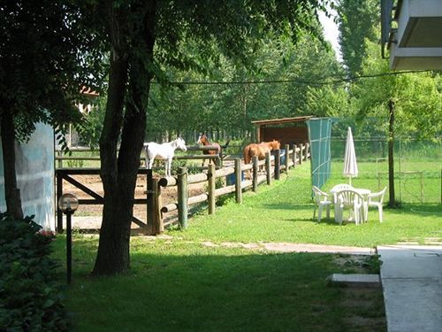 Hotel Quo Vadis None Екстер'єр фото